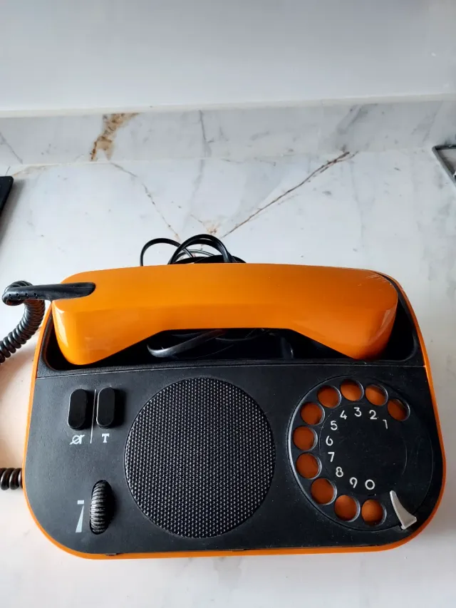 Teléfono Vintage Naranja y Negro