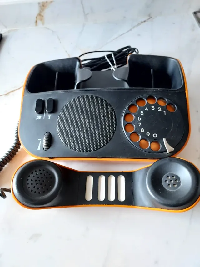 Teléfono Vintage Naranja y Negro