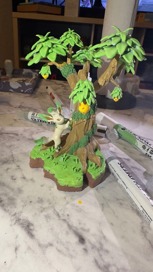 Figura Pokémon Leafeon en 3D diseño propio.
