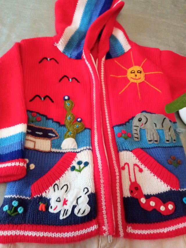 Chaqueta artesanal niña con capucha