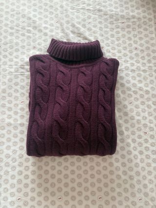 Jersey Gant cuello alto trenzado morado