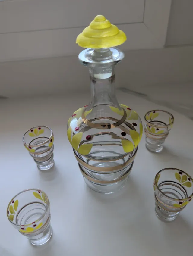 Juego decantador y 4 vasitos de vidrio