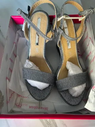 Sandalias plateadas con brillos