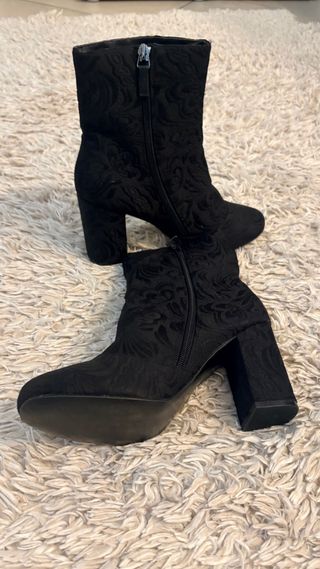 Stivaletti Benetton N.38 ricamati neri