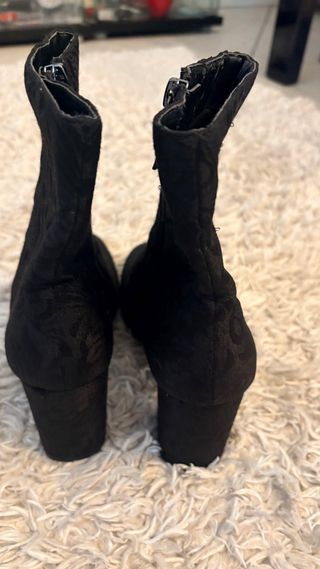 Stivaletti Benetton N.38 ricamati neri