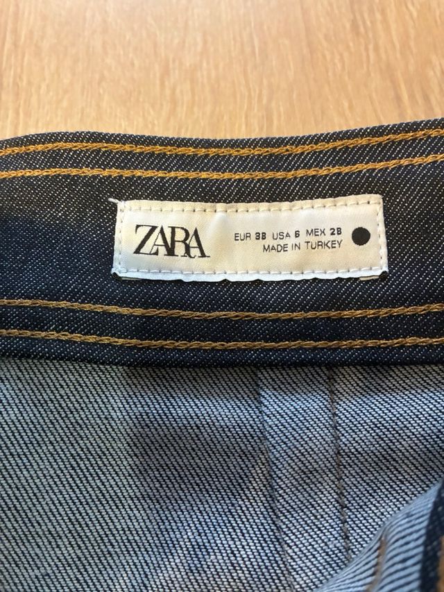 Pantalón vaquero Zara Talla 38. Usado 2 veces.