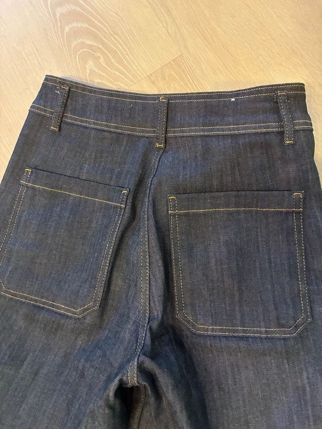 Pantalón vaquero Zara Talla 38. Usado 2 veces.