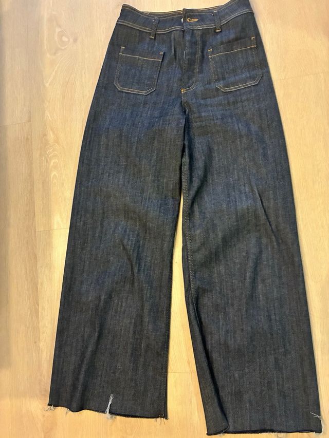 Pantalón vaquero Zara Talla 38. Usado 2 veces.