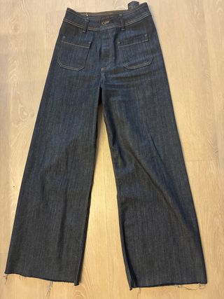 Pantalón vaquero Zara Talla 38. Usado 2 veces.