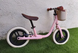 Bicicleta de equilibrio rosa