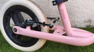 Bicicleta de equilibrio rosa