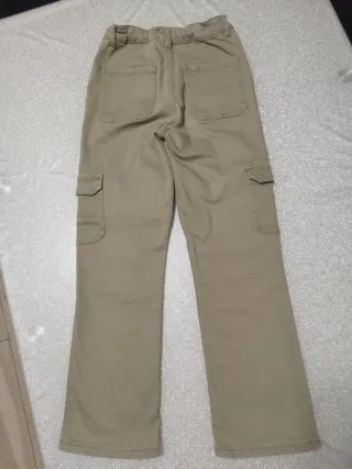 Jeans Cargo bambina verde caki
11/12 anni(152cm)