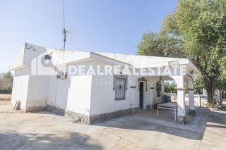 Chalet en venta en Carmona
