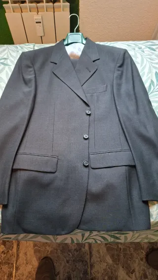Traje de caballero con chaleco talla 48