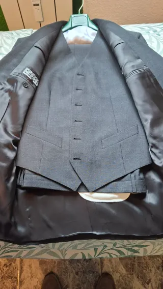 Traje de caballero con chaleco talla 48
