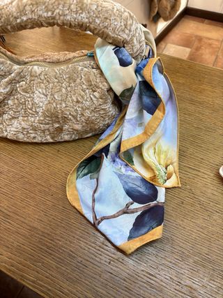 Borsetta donna velluto beige con foulard
