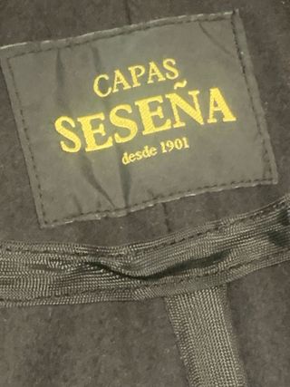 Capa Castellana Seseña Negra con Forro Rojo