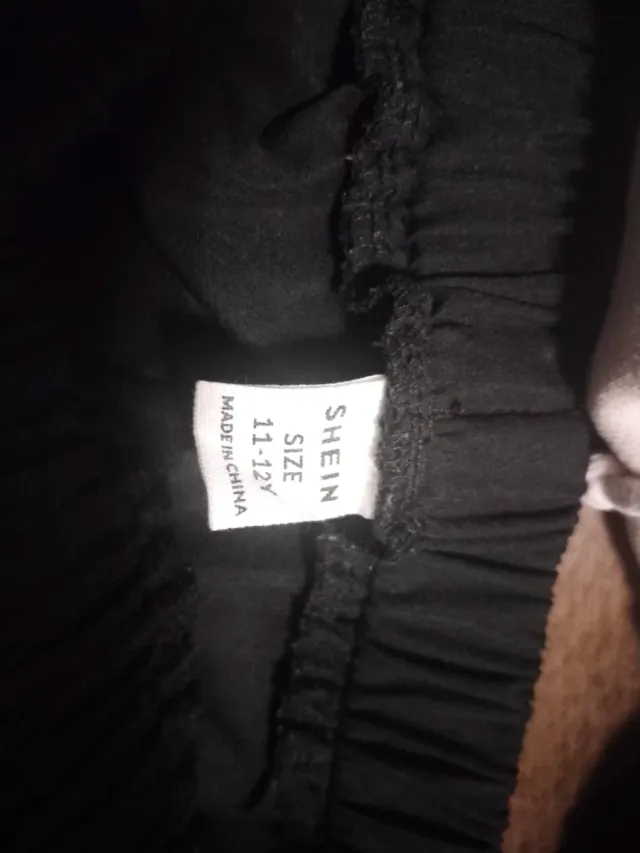 Pantalón cargo negro multi bolsillos