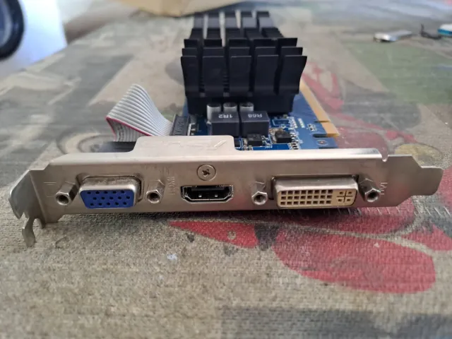 Tarjeta Gráfica Asus GeForce 210