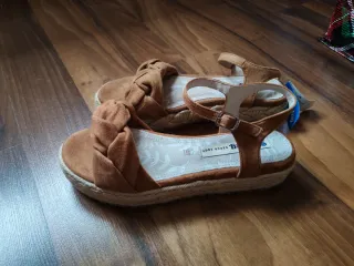 Sandalias Mustang Talla 40 a  estrenar