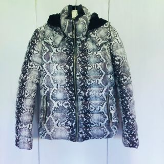 Plumas estampado serpiente