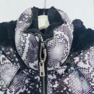 Plumas estampado serpiente