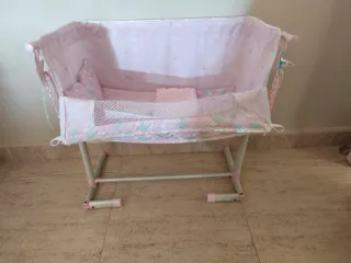 Cuna de bebé con diseño de sirena