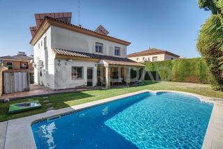 Chalet en venta en Gelves