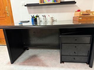 Mesa de despacho madera maciza con cajonera
