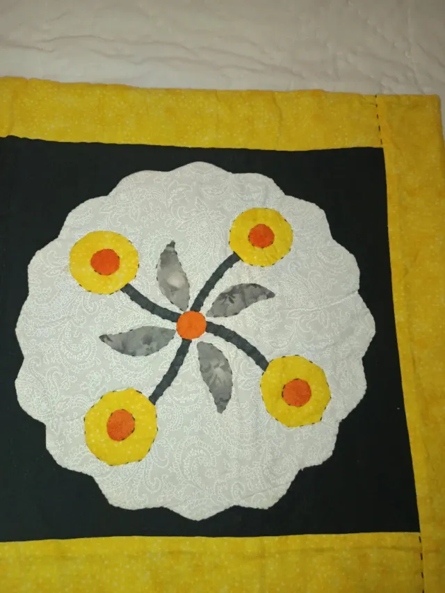 Camino de mesa patchwork hecho a mano. Precioso