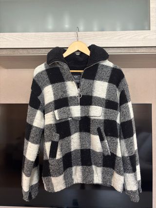 Sudadera Bershka cuadros blanco y negro