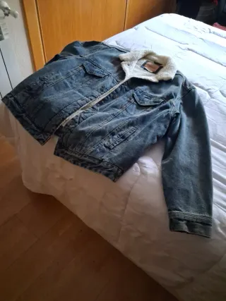 Cazadora vaquera forrada de chico XL  Pull&Bear 