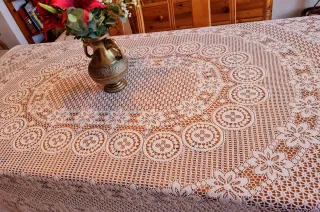 Mantel calado beige