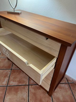 Cómoda de madera maciza