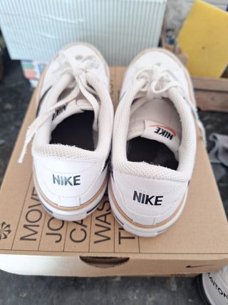 Zapatillas Nike Casual Blancas y Negras