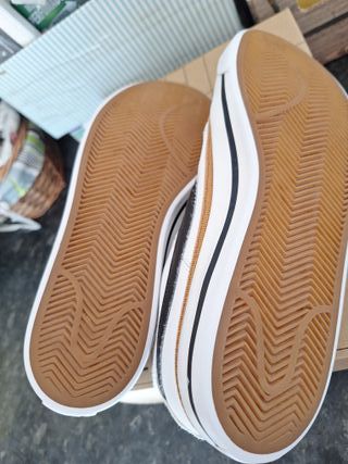 Zapatillas Nike Casual Blancas y Negras