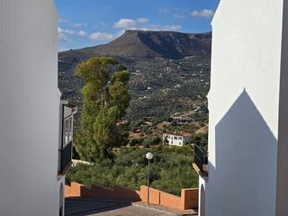 Casa adosada en venta en Alcaucín