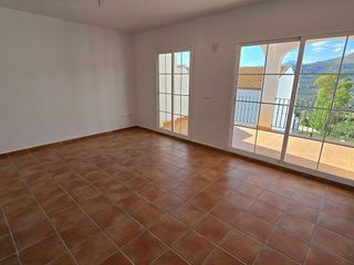 Casa adosada en venta en Alcaucín