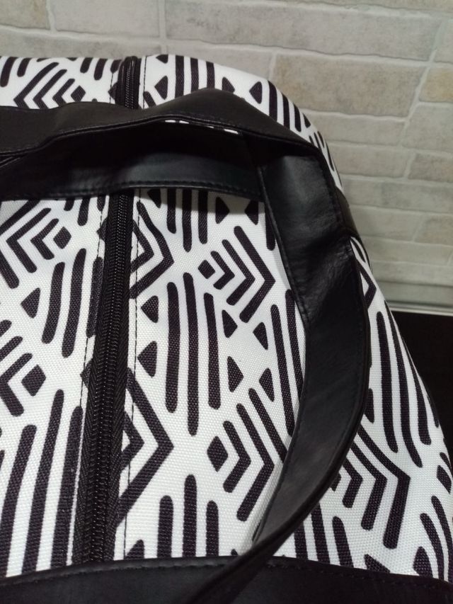 Borsone GHD nero e bianco