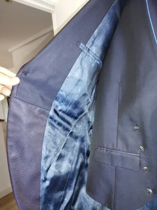 Traje de novio azul/morado