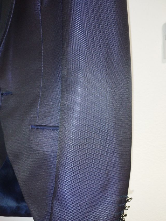 Traje de novio azul/morado