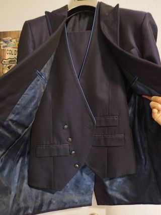 Traje de novio azul/morado