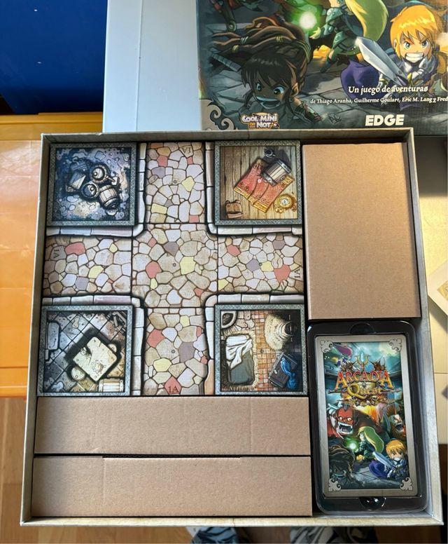 Juego Arcadia Quest con figuras pintadas.  Nuevo