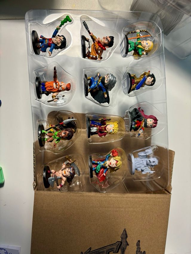 Juego Arcadia Quest con figuras pintadas.  Nuevo