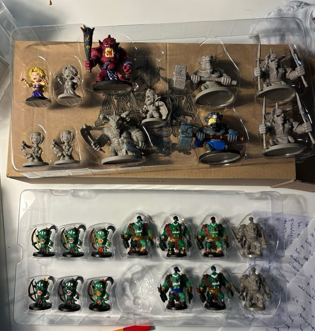 Juego Arcadia Quest con figuras pintadas.  Nuevo