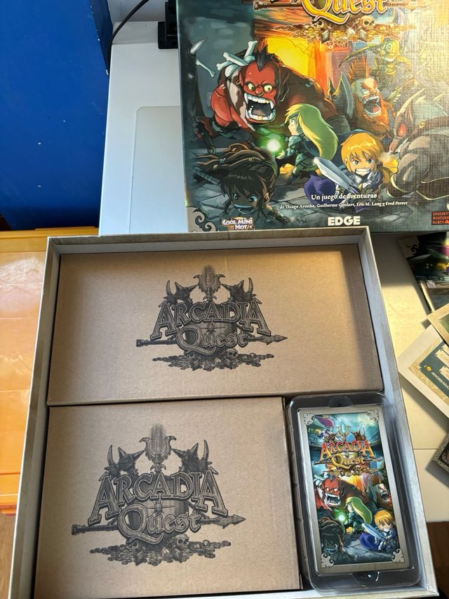 Juego Arcadia Quest con figuras pintadas.  Nuevo