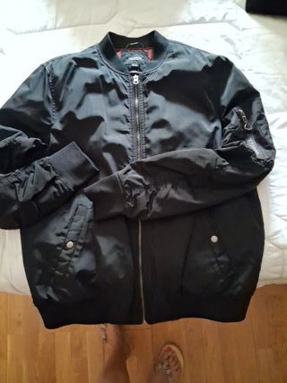 Cazadora Bomber Negra Pull&Bear XL