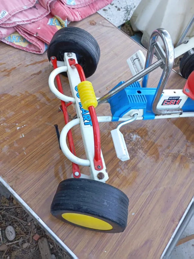 Coche pedales Coloma Pastor años 80