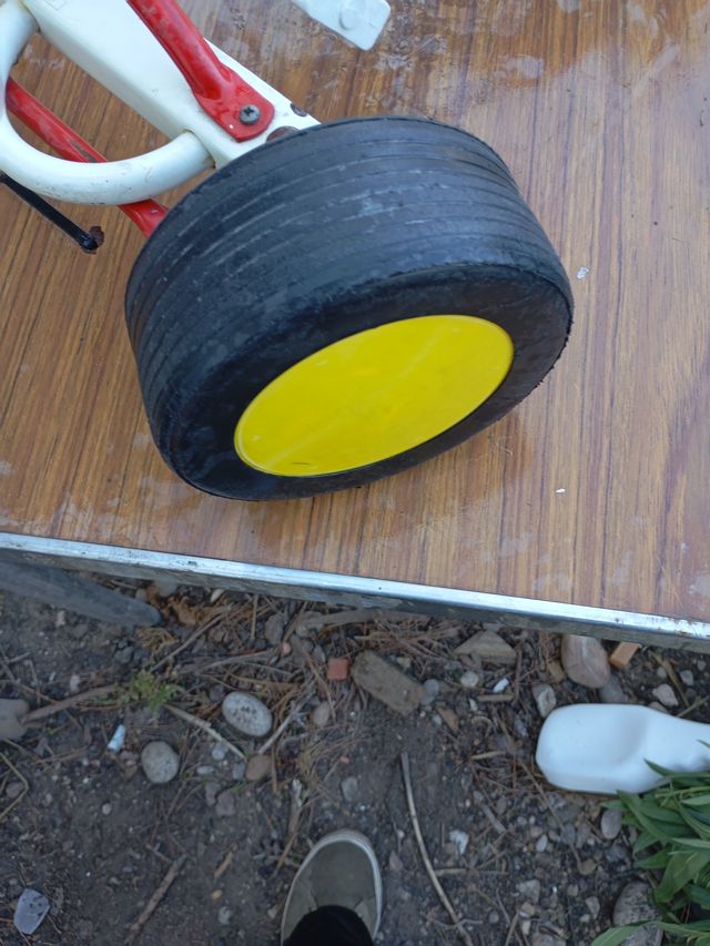 Coche pedales Coloma Pastor años 80