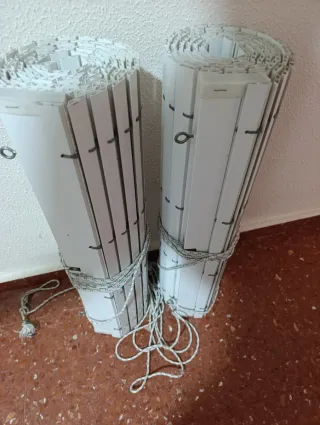 2 Persianas enrollables blancas